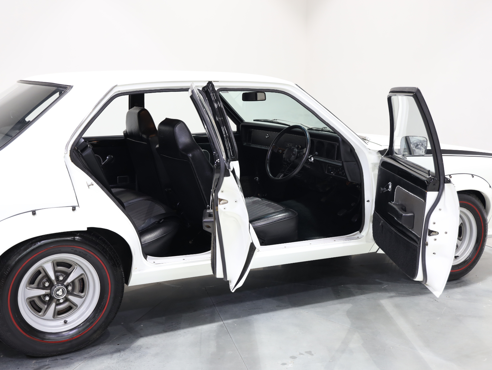 1974 Holden LH Torana L34 SLR 5000 - Glacier White