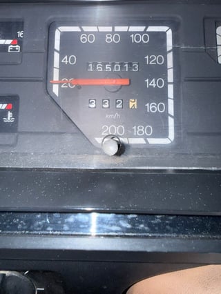 1985 Holden VK Commodore SL  4.9L V8 manual - 134 pack