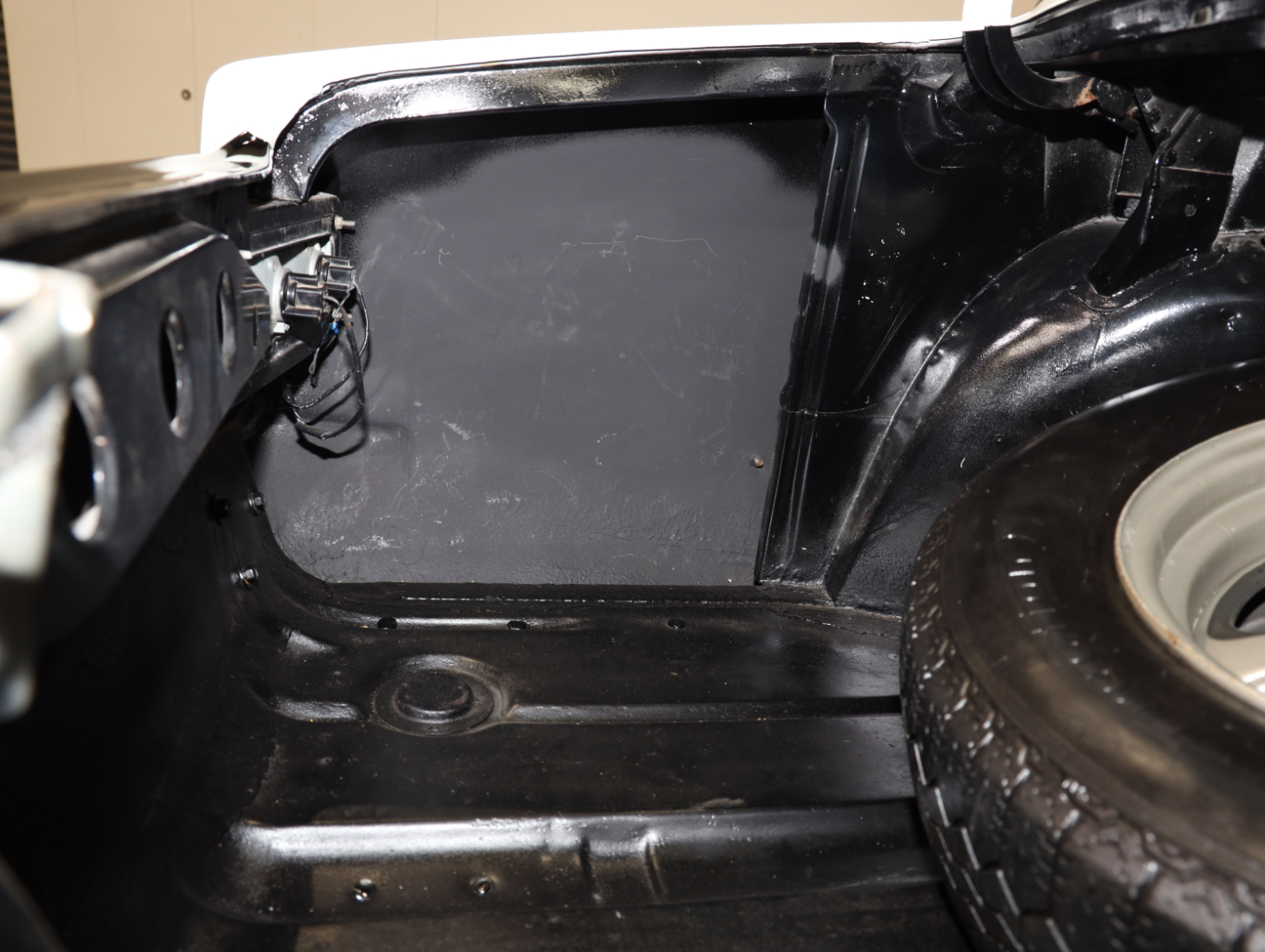 1974 Holden LH Torana L34 SLR 5000 - Glacier White