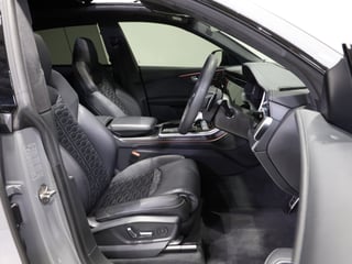 2024 Audi RSQ8 9,700km - Nardo Grey Enhanced 570 AWHP