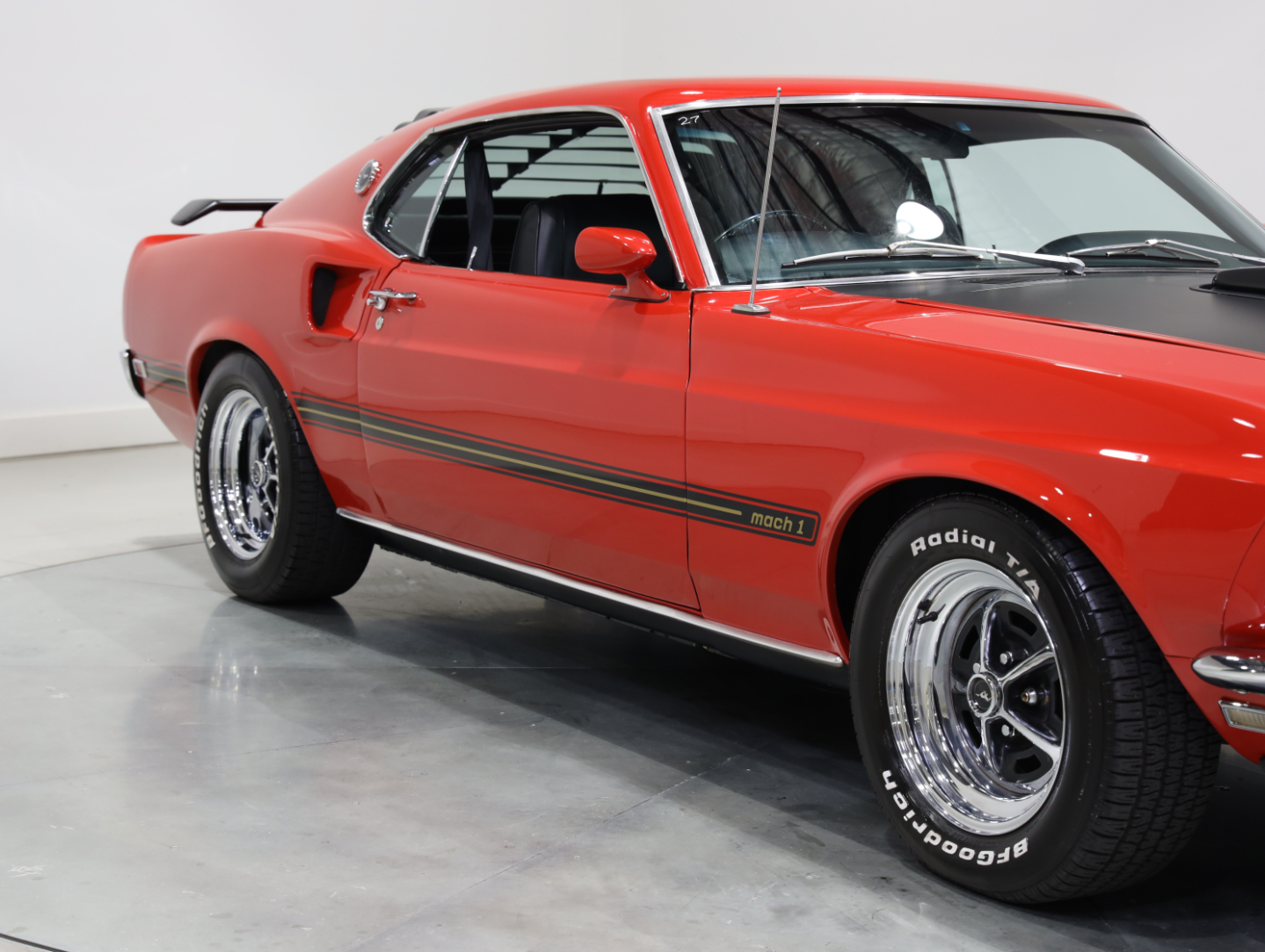 1969 Ford Mustang Mach 1 - Candy Apple Red 
