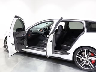 2016 HSV Clubsport R8 Tourer Build No 097 - Heron White …