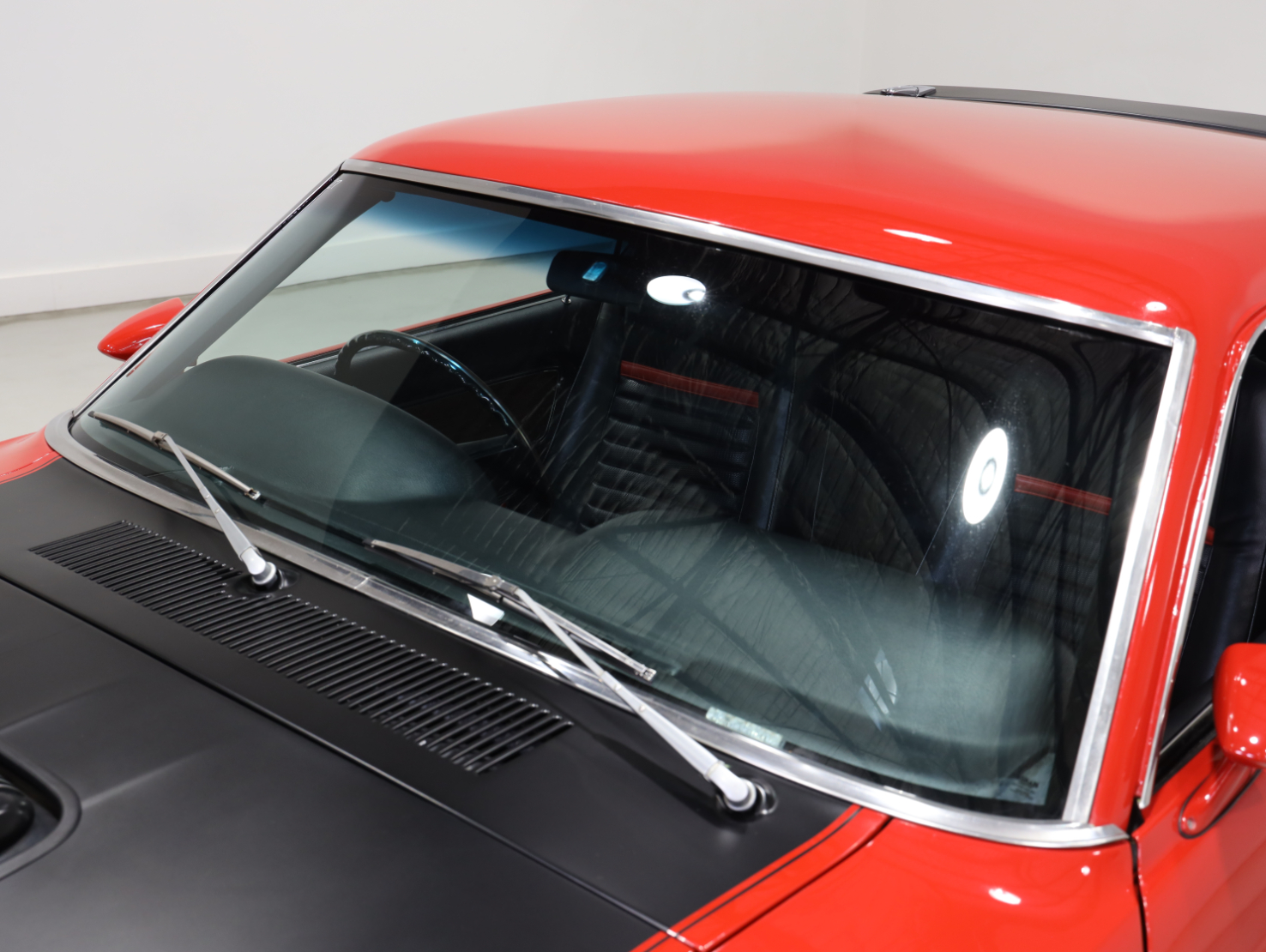 1969 Ford Mustang Mach 1 - Candy Apple Red 