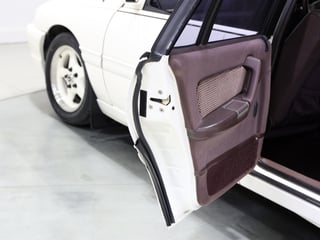 1989 HSV VN SV89 Build No 149 - Alpine White