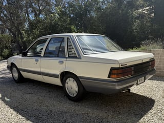 1985 Holden VK Commodore SL  4.9L V8 manual - 134 pack
