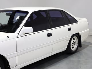 1989 HSV VN SV89 Build No 149 - Alpine White