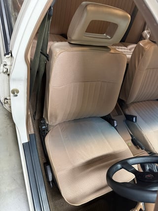 1985 Holden VK Commodore SL  4.9L V8 manual - 134 pack
