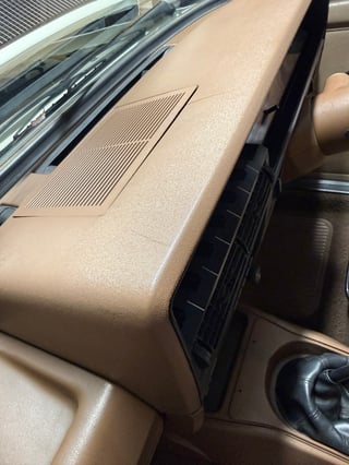 1985 Holden VK Commodore SL  4.9L V8 manual - 134 pack