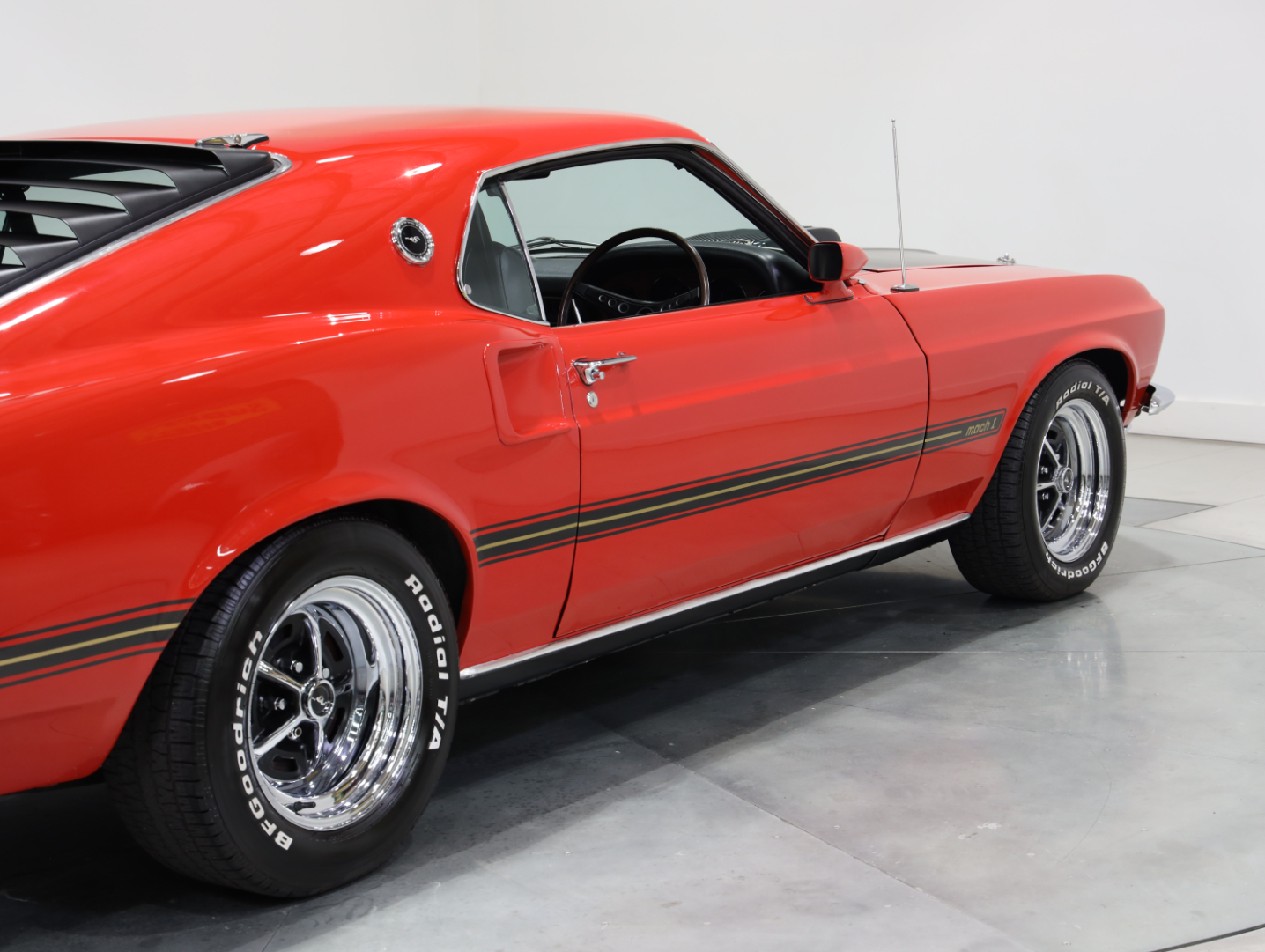 1969 Ford Mustang Mach 1 - Candy Apple Red 