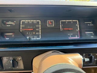 1985 Holden VK Commodore SL  4.9L V8 manual - 134 pack