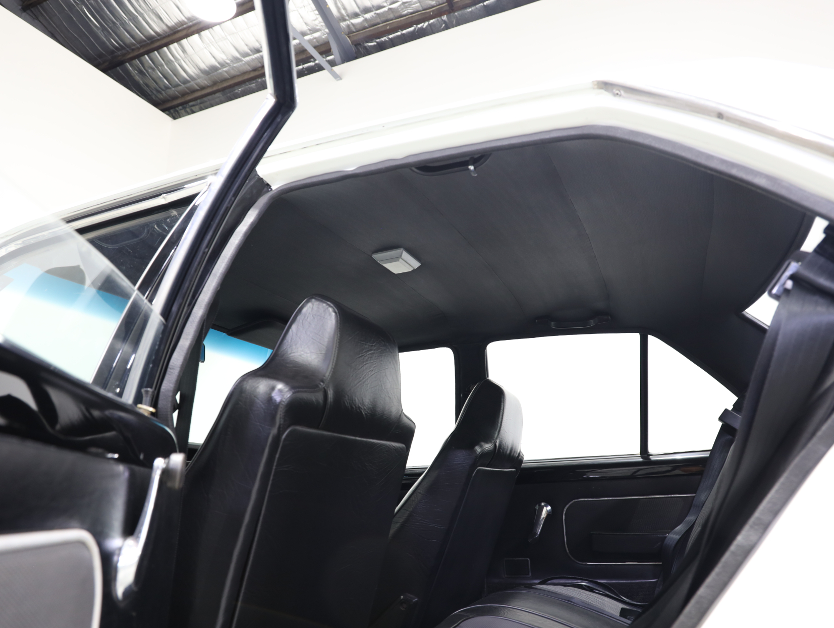 1974 Holden LH Torana L34 SLR 5000 - Glacier White