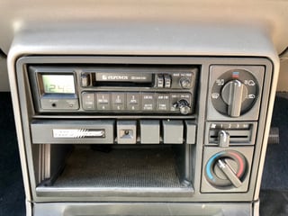 1994 VR Commodore Acclaim Series II