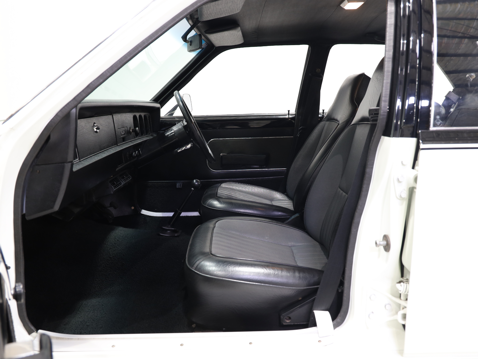 1974 Holden LH Torana L34 SLR 5000 - Glacier White