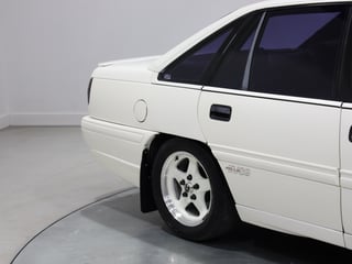 1989 HSV VN SV89 Build No 149 - Alpine White