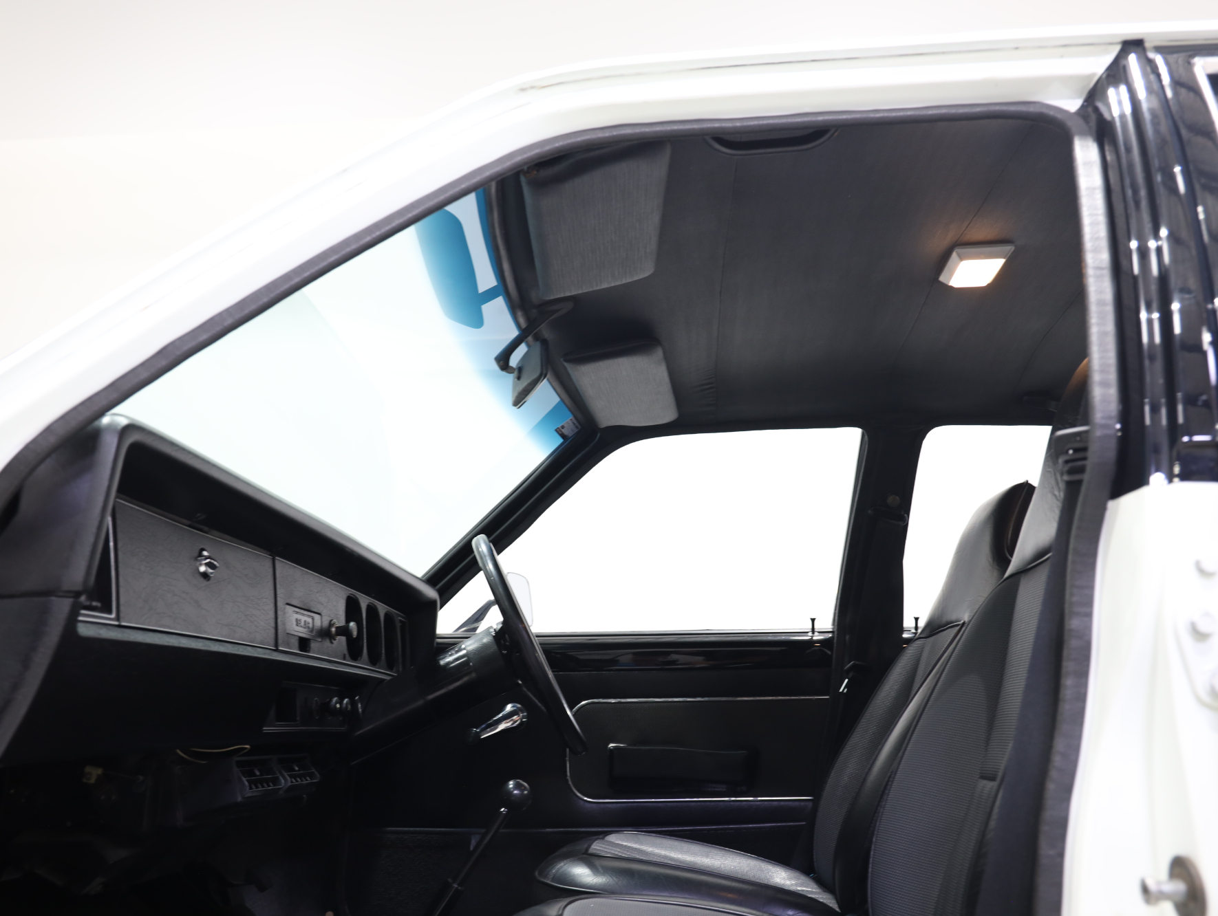 1974 Holden LH Torana L34 SLR 5000 - Glacier White