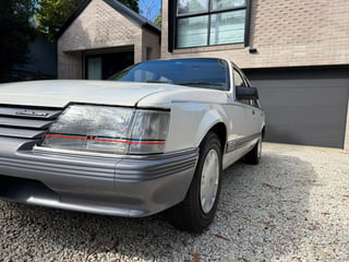 1985 Holden VK Commodore SL  4.9L V8 manual - 134 pack