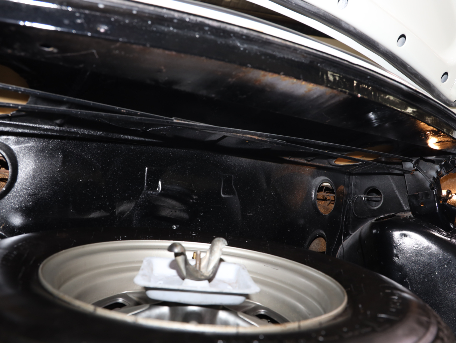 1974 Holden LH Torana L34 SLR 5000 - Glacier White