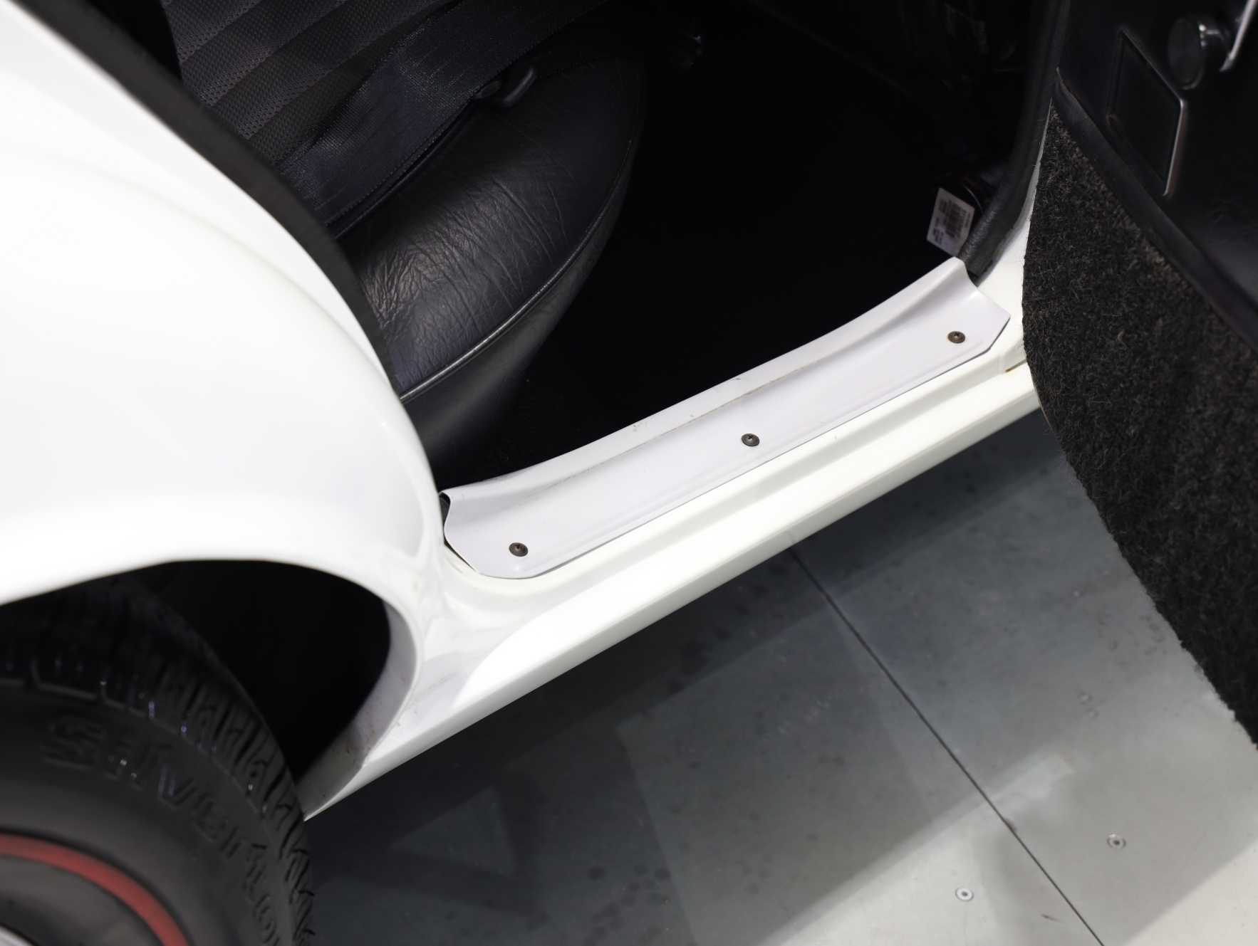 1974 Holden LH Torana L34 SLR 5000 - Glacier White