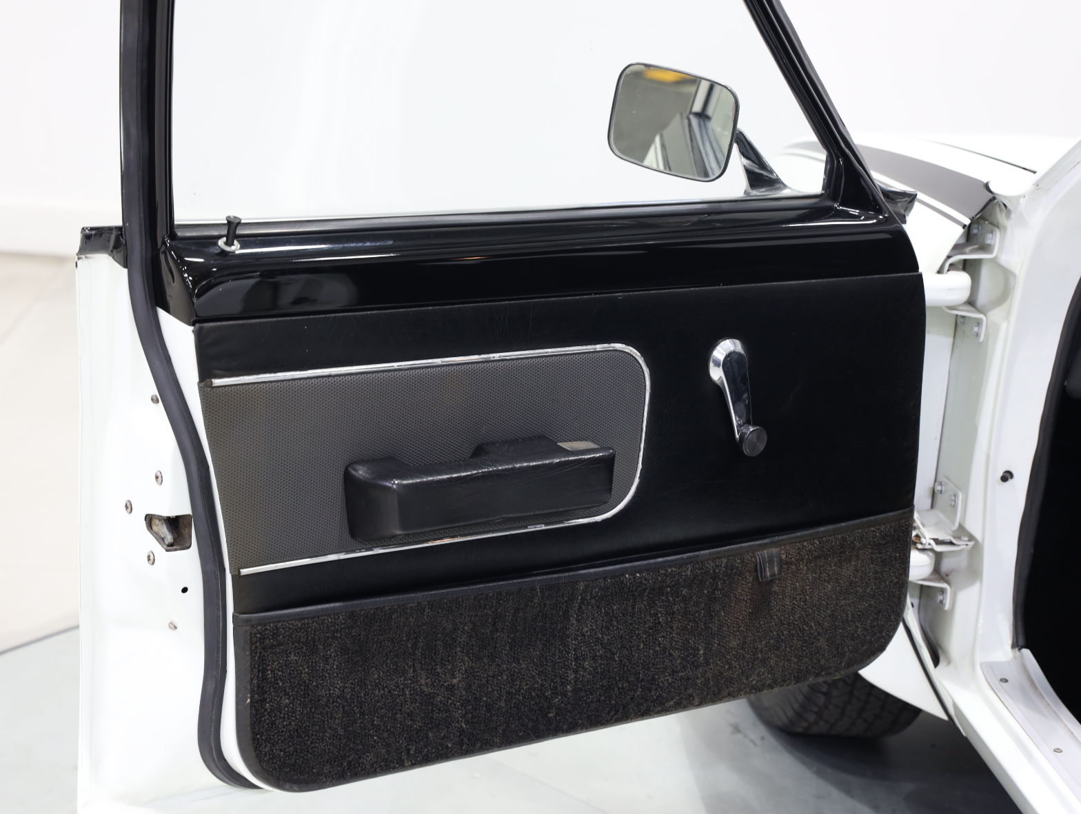 1974 Holden LH Torana L34 SLR 5000 - Glacier White