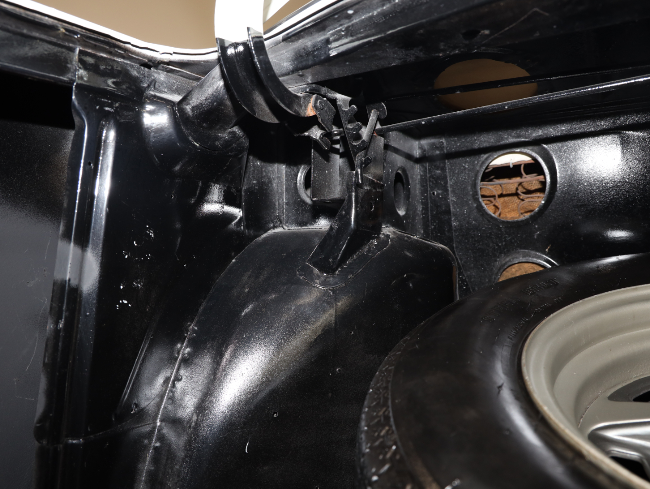 1974 Holden LH Torana L34 SLR 5000 - Glacier White