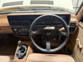 1985 Holden VK Commodore SL  4.9L V8 manual - 134 pack