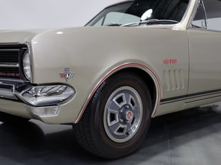 1968 Holden HK Monaro GTS 327 Bathurst - Silver Mink