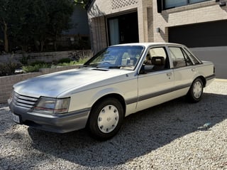 1985 Holden VK Commodore SL  4.9L V8 manual - 134 pack