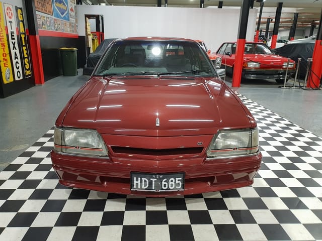 1985 VK HDT Calais Director #2319 - Image 83011