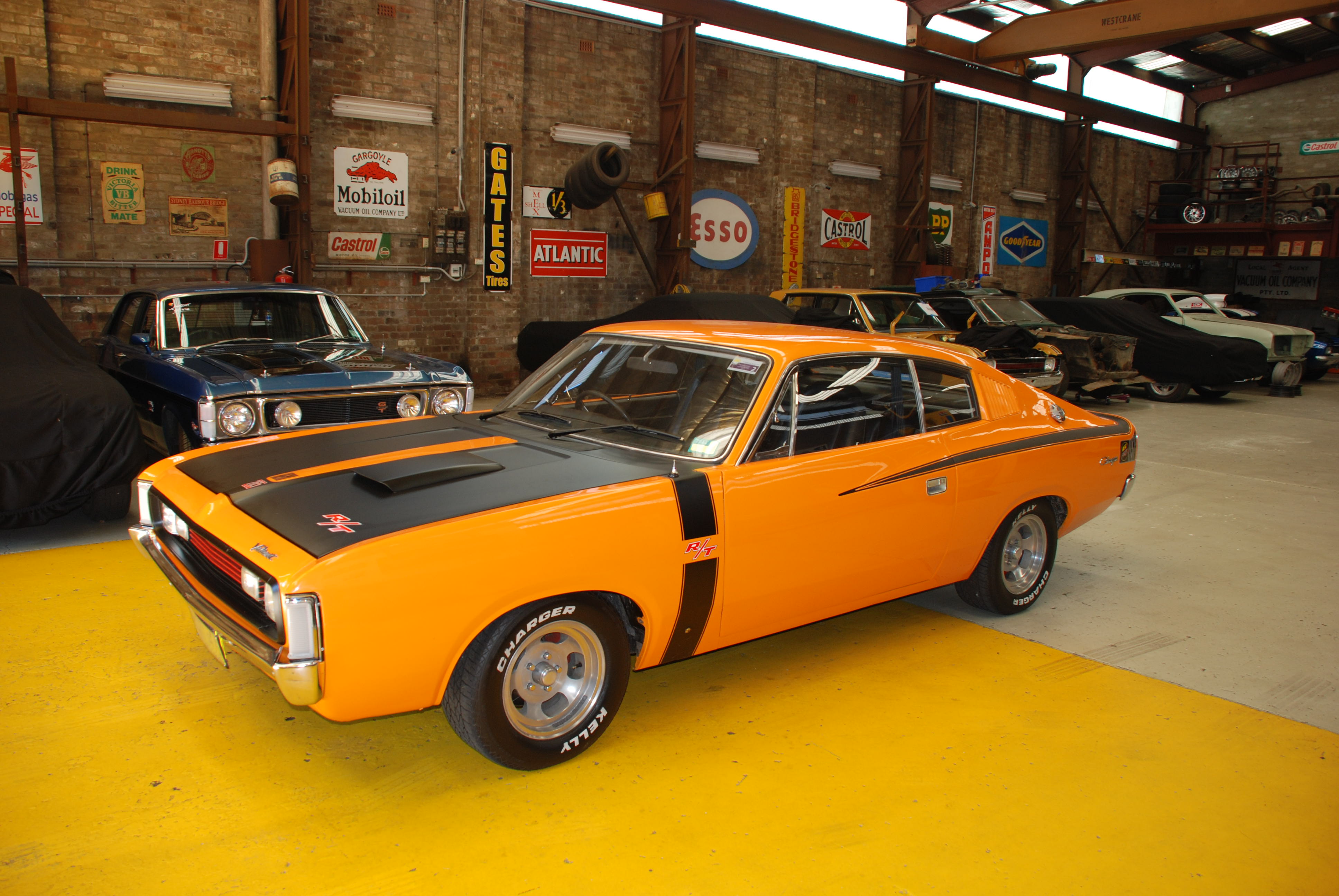 VH E38 Valiant Charger - Image 37116