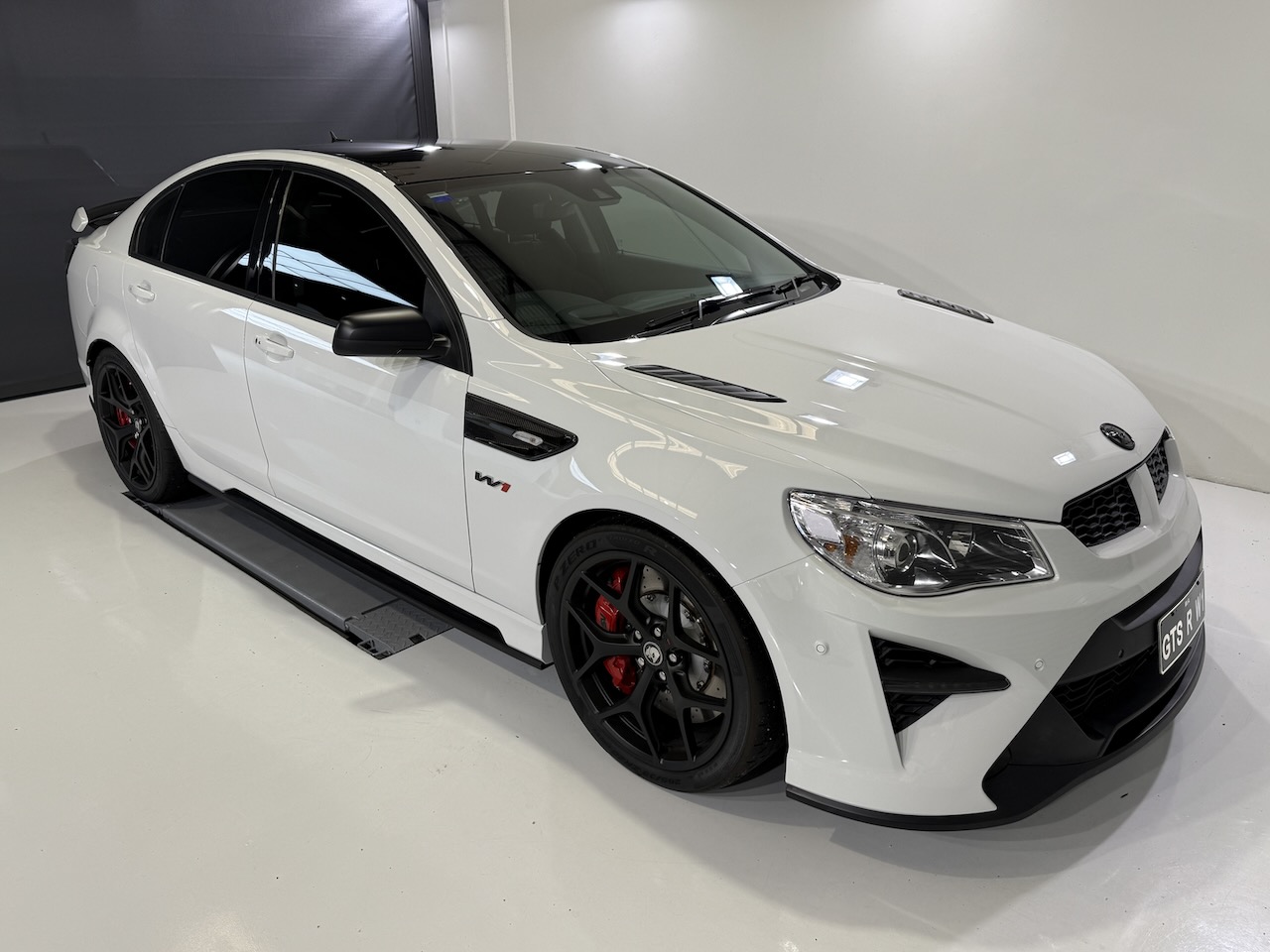 2017 HSV GTSR W1 Build No. 88/275 - Image 186353