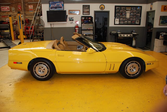 Convertible Chevrolet Corvette 1988 - Image 32495
