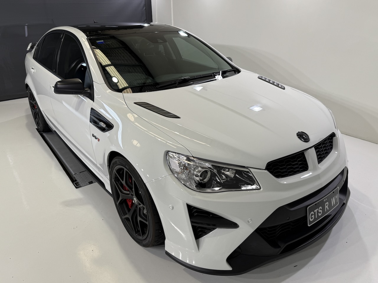 2017 HSV GTSR W1 Build No. 88/275 - Image 186354
