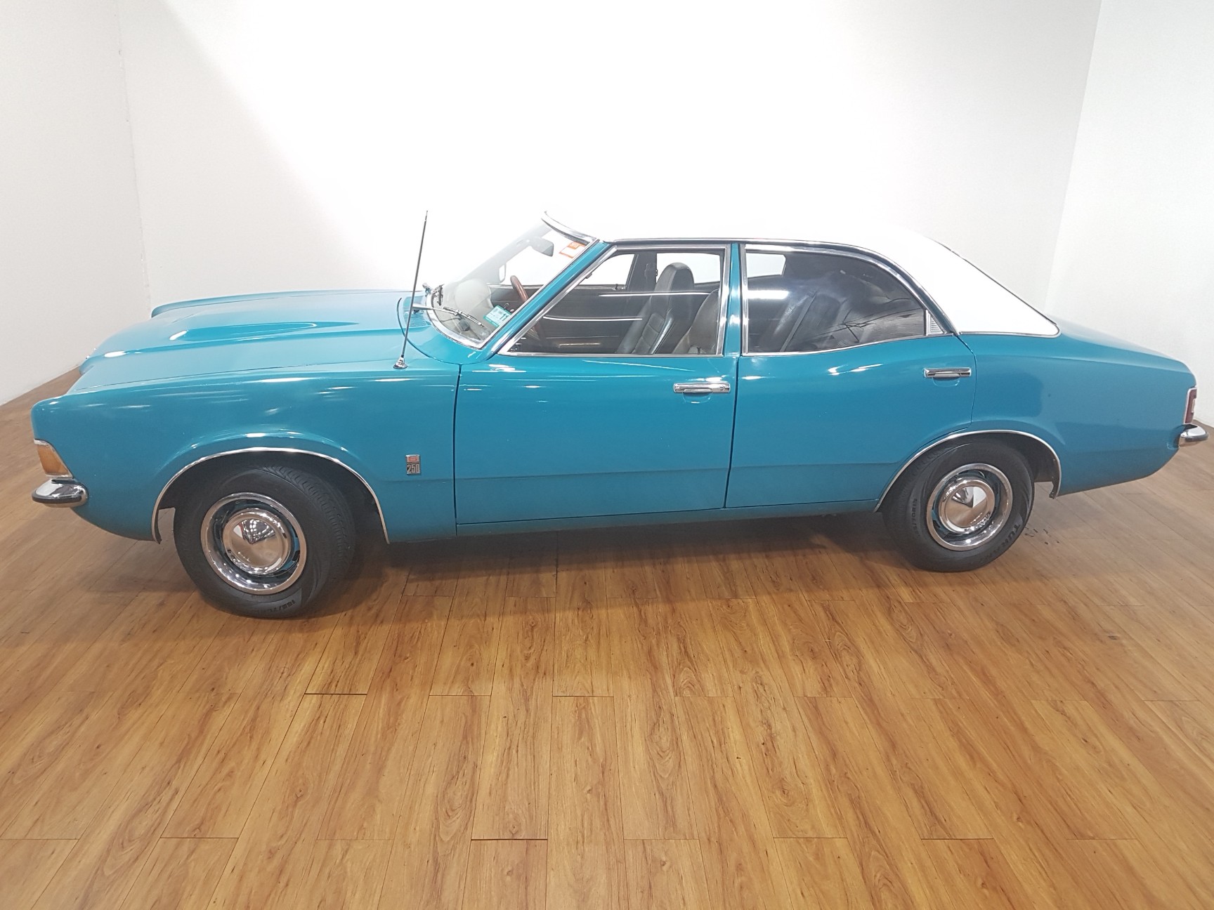 1972 Ford TC Cortina XL - 250 6 Cyl Top Loader - Image 76954