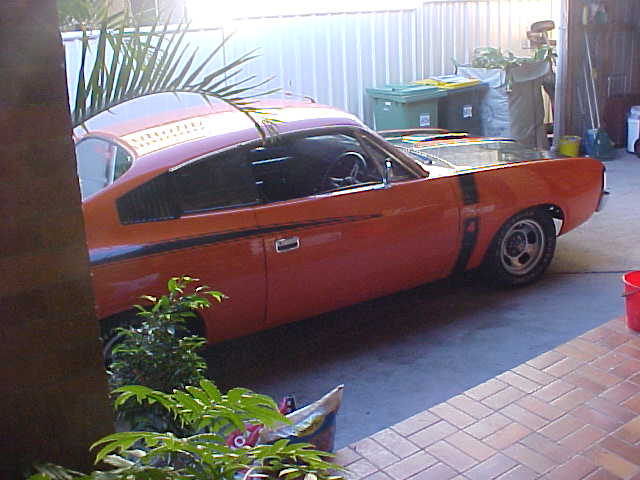 VH E49 Charger Replica - Image 8334