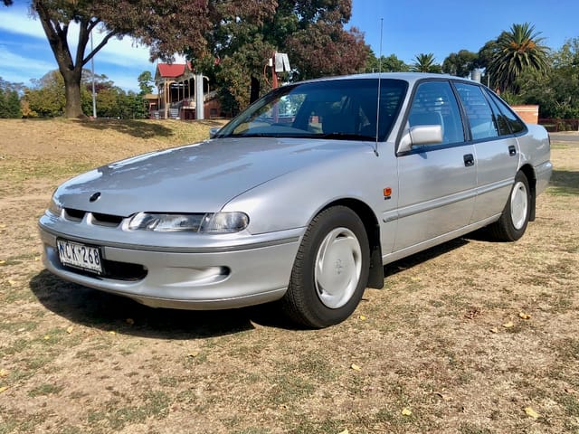 1994 VR Commodore Acclaim Series II - Image 80052