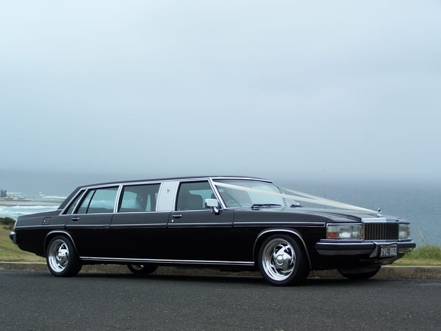 2 x WB Stateman DeVille Stretch Limos - Image 34005