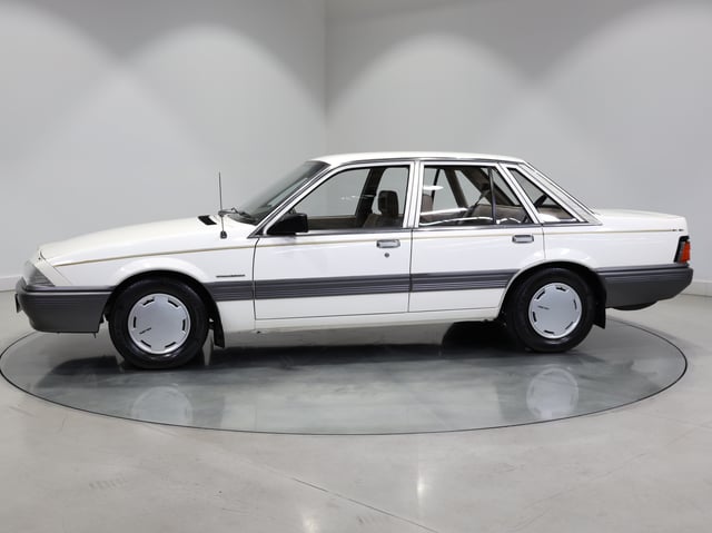 1986 Holden VL Commodore Executive 6 Cylinder 3.0L - Alpine White - Image 152757