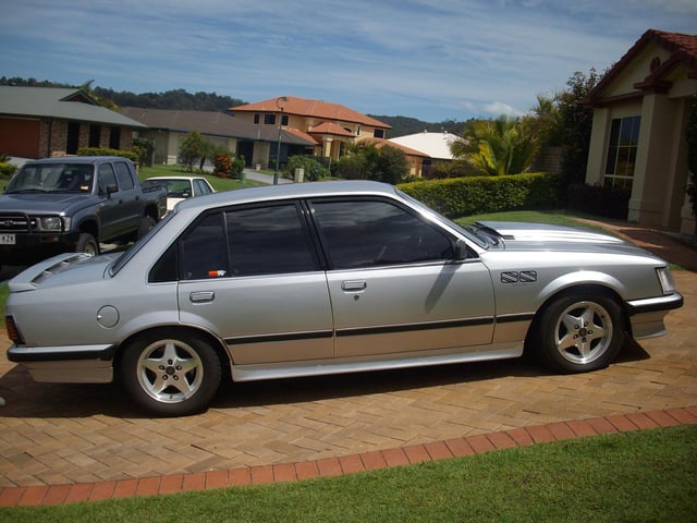 VH Commodore SLE 5.0L - T30 Dealer car - Image 22700