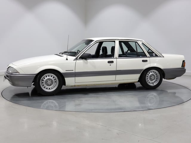 1988 Holden VL Commodore BT1 Turbo - Alpine White - Image 153708