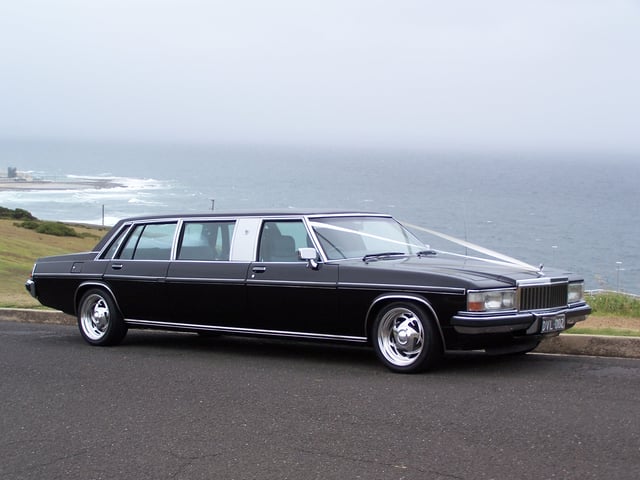 2 x WB Stateman DeVille Stretch Limos - Image 34003