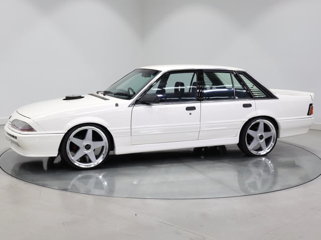 1986 Holden VL Commodore 4.9L V8 - Alpine White … - Image 140986