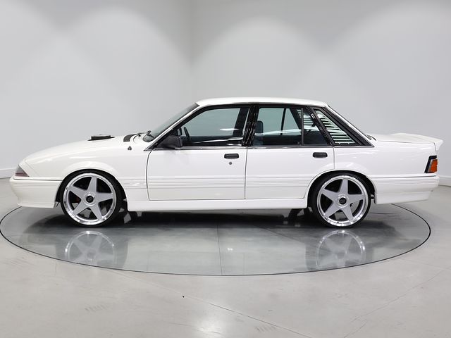 1986 Holden VL Commodore 4.9L V8 - Alpine White … - Image 140988