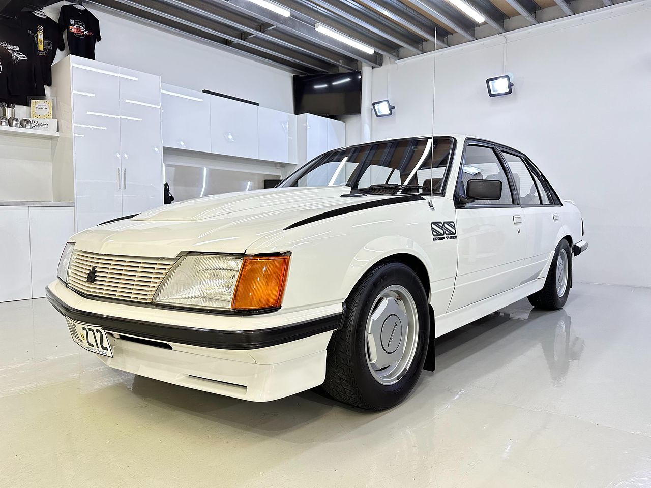 1983 VH HDT SS Group 3 Brock Commodore - 29,845 km - Image 163418