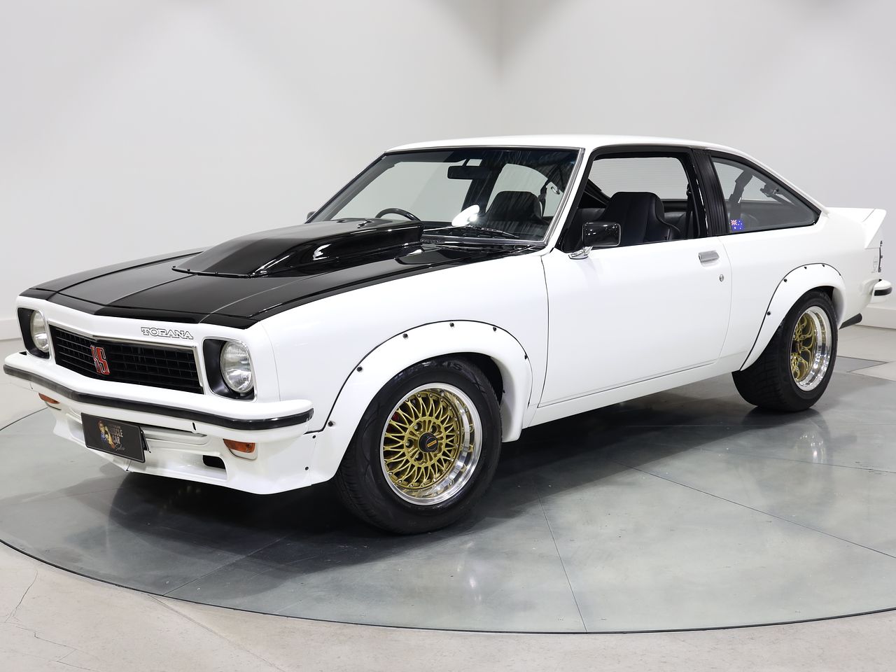 1976 Holden LX Torana SS A9X Hatchback Tribute - Palais White - Image 174675